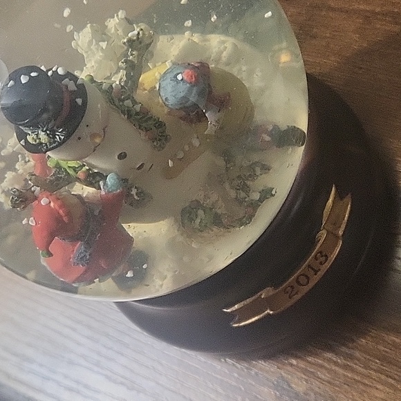 Musical Snow Globe - Snowman/Children - Picture 6 of 7